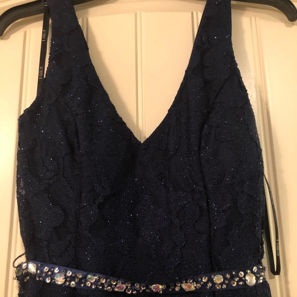 Formal dress - Picture 4 of 7